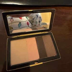 Victoria Beckham Eyeshadow palette in Signature